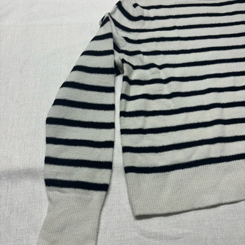 Banana Republic Women's L Black White Striped Sweater Crew Neck‎ Knit Pullover